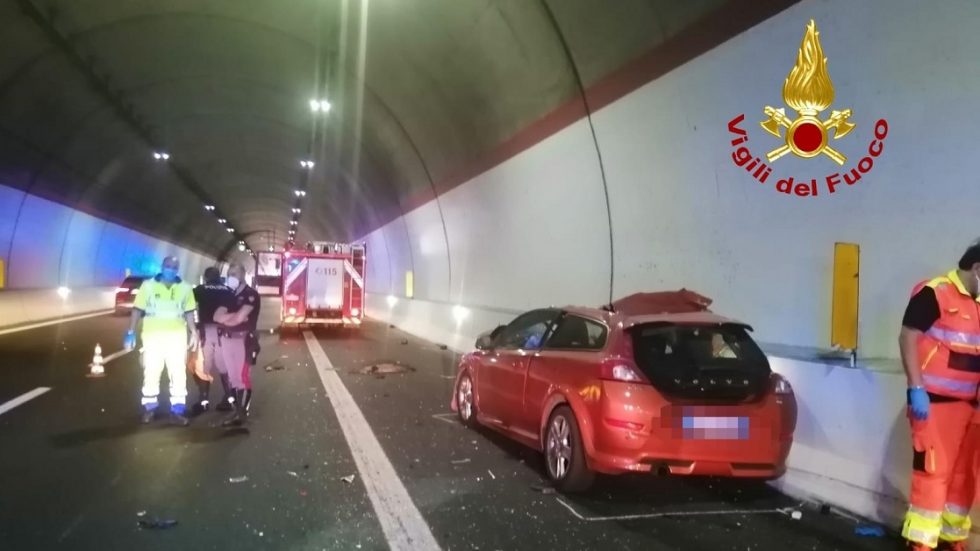 Incidente In Autostrada Nel Cosentino Un Militare Della Guardia Di