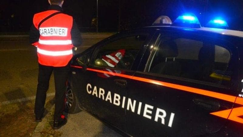 Roma Tenta Di Investire Due Volte Carabiniere Col Suv Militare Spara