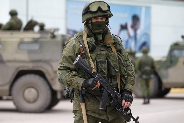 Фото солдата российской армии с автоматом