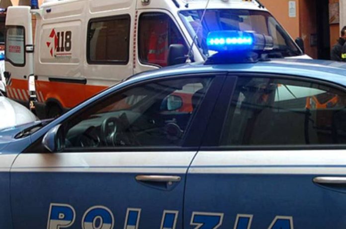 Incidente Fra Una Volante Della Polizia E Un Carabiniere In Scooter, Un ...