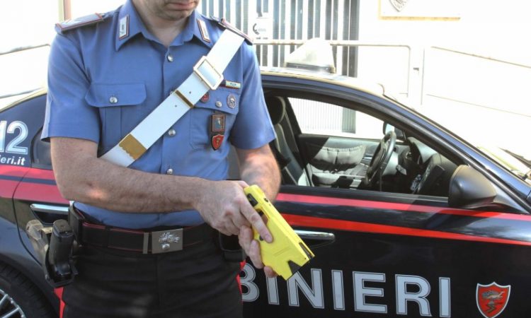 Taser: l'Arma dei Carabinieri si prepara all'uso della pistola ad impulsi  elettrici - INFODIFESA