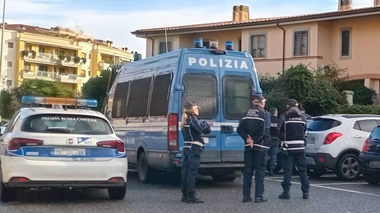 “Trattato come un criminale”: finanziere sfrattato all’alba tra blindati e polizia