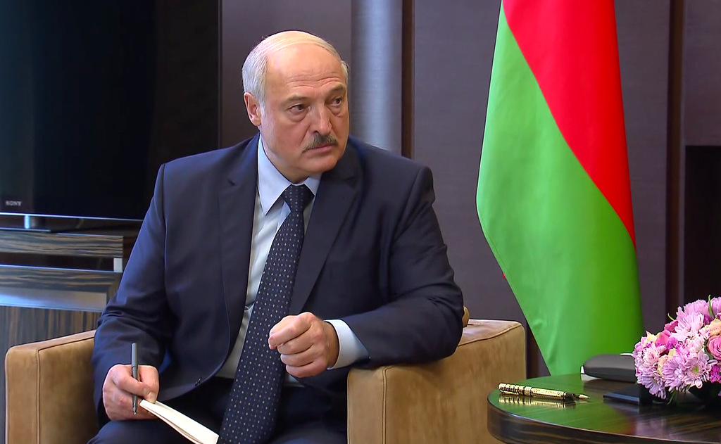 Il presidente bielorusso Lukashenko prende in giro l’allerta sullo spazio aereo polacco: la NATO alimenta la paura
