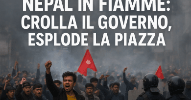 Proteste di massa in Nepal a Katmandu con manifestanti e polizia antisommossa durante la crisi politica 2025