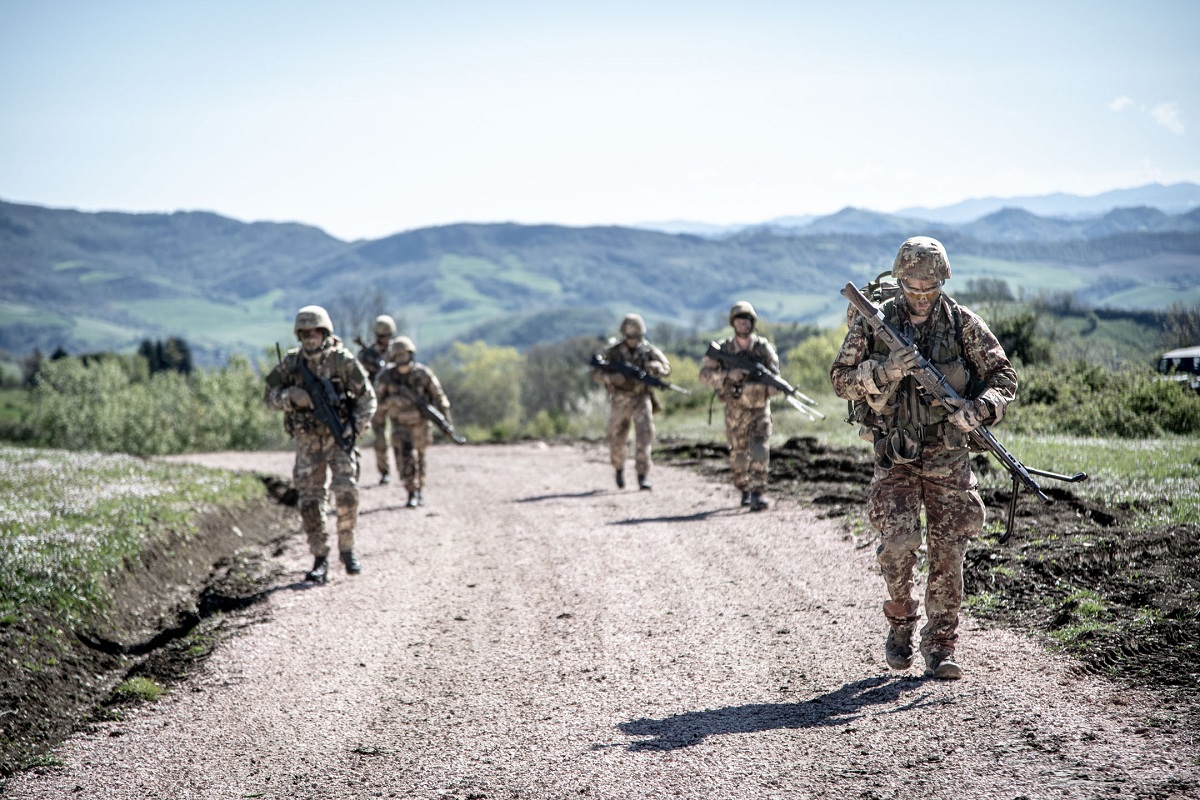 Steel Forge 1/2025: i paracadutisti della “Nembo” mettono alla prova le loro capacità a Carpegna