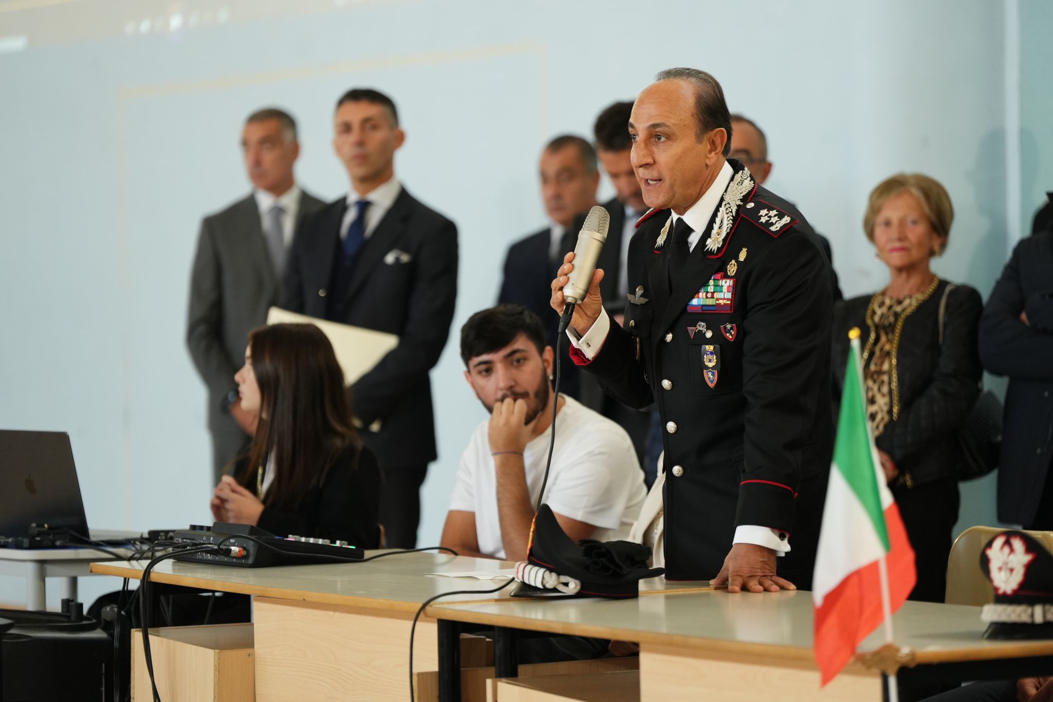 Il Generale torna tra i banchi: Salvatore Luongo rientra nel suo liceo di Venafro per una lezione speciale
