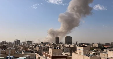 Fumo su Teheran dopo attacco congiunto USA-Israele; Trump su Truth parla di “grande operazione in Iran” per eliminare minacce imminenti