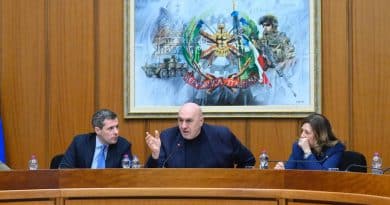 Guido Crosetto presenta allo Stato Maggiore della Difesa il nuovo modello di riorganizzazione delle Forze Armate italiane