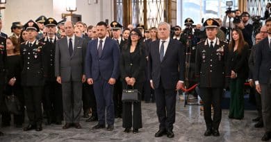 Cerimonia alla Farnesina per Luca Attanasio e Vittorio Iacovacci: deposizione corona d’alloro e targa per i caduti all’estero, con il Comandante Generale dei Carabinieri Salvatore Luongo