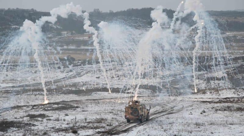 Forze NATO durante la live capability display di Steadfast Dart 26 al Bergen Training Area, nord Germania, 20 febbraio 2026: operazioni multi-dominio con integrazione aria-terra, JTAC, fanteria aviotrasportata e forze speciali