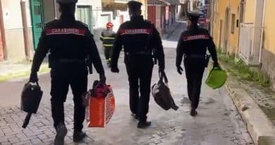 Abitazioni colpite dalla frana a Niscemi in Sicilia, scenario di emergenza con evacuazioni e interventi di sicurezza