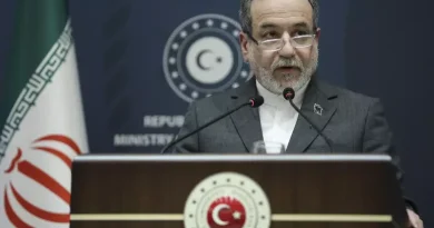 Il portavoce del ministero degli Esteri iraniano Esmail Baghaei avverte Europa: coinvolgimento di Germania, Francia e Gran Bretagna nel conflitto sarebbe “atto di guerra”.