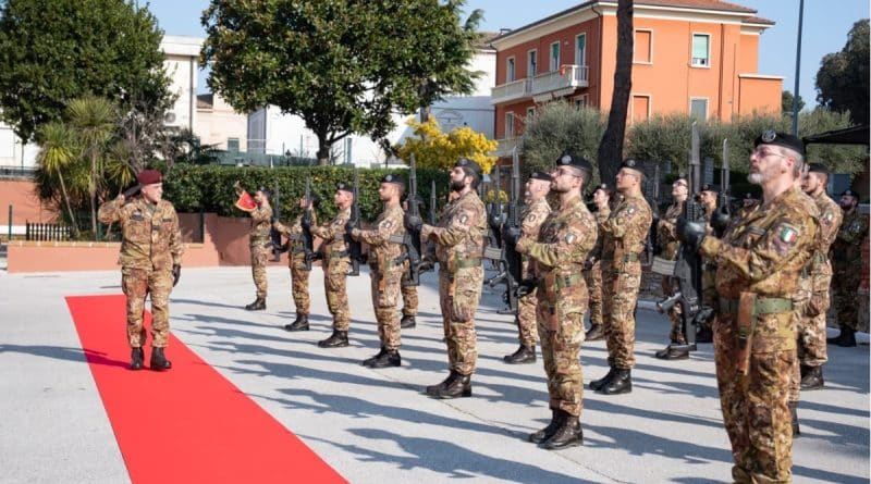 Il Generale di Corpo d'Armata Carmine Masiello, Capo di Stato Maggiore dell'Esercito, durante la visita al 28° Reggimento "Pavia", unità di eccellenza nelle comunicazioni operative della Forza Armata