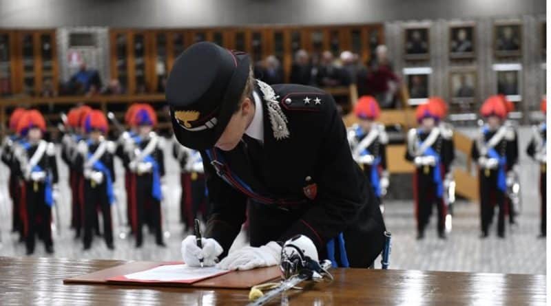 Dettaglio uniforme Ufficiale Carabinieri della Riserva Selezionata, simbolo della fine del limite dei 36 mesi di richiamo.