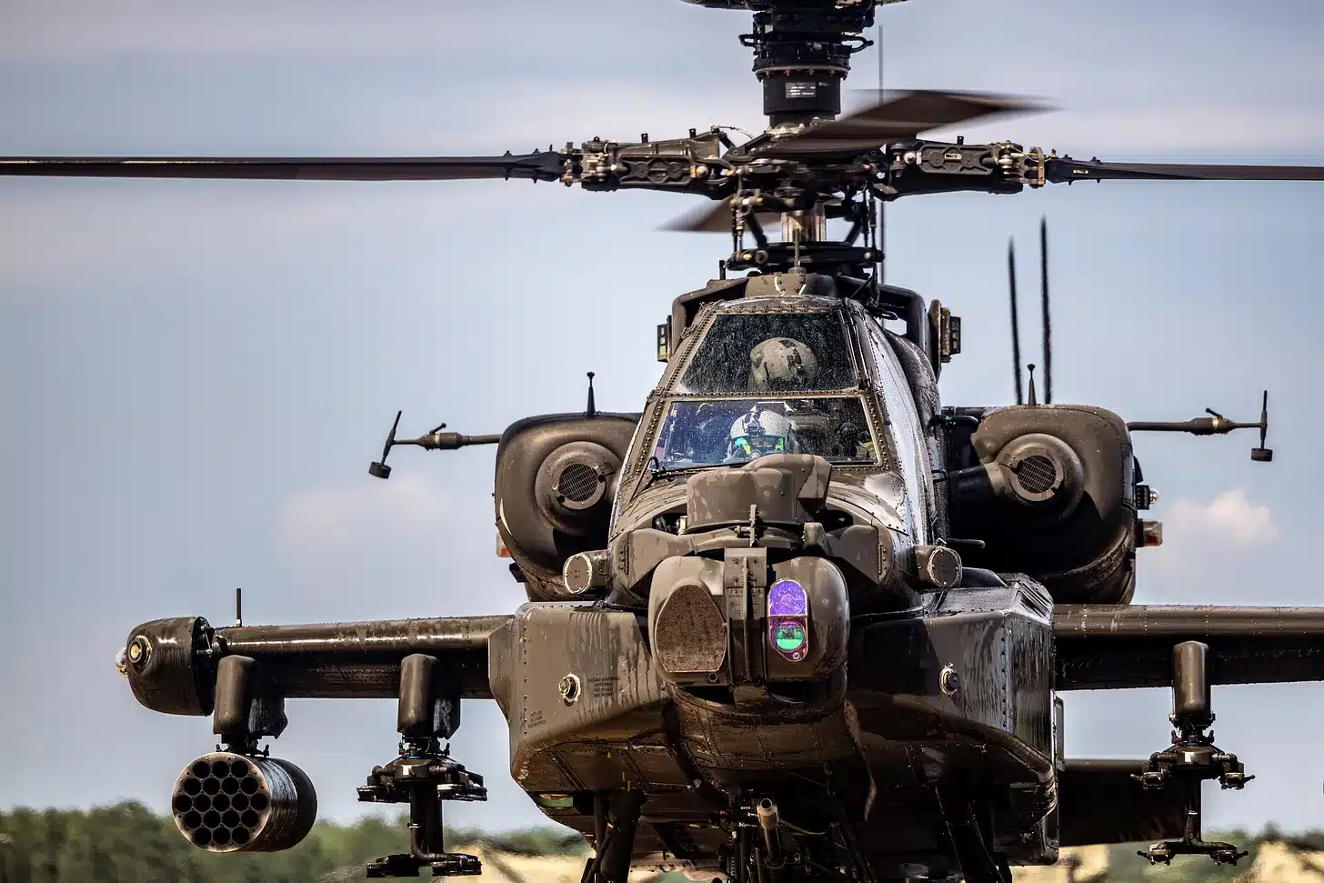 Apache in Polonia, affare da 10,8 miliardi: Lockheed e WZL-1 blindano la manutenzione, ma il vero nodo è l’autonomia industriale