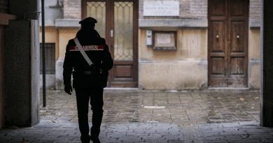 Carabinieri a lutto per l'emergenza suicidi del 2026.