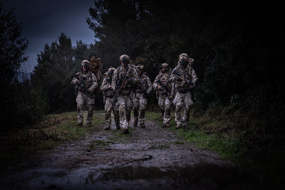 FALENA I, la guerra simulata dei reparti d’élite: il 185° RRAO affina missioni speciali tra intelligence e attacchi cinetici