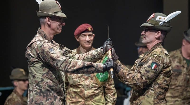 Cerimonia cambio comando Truppe Alpine a Bolzano con Alberto Vezzoli e Michele Risi all’Auditorium Eurac