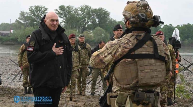 Il Ministro della Difesa Guido Crosetto in visita a Fornovo di Taro e Scalo Po durante le esercitazioni dell’Esercito Cerbero 2026 e Stige 2026