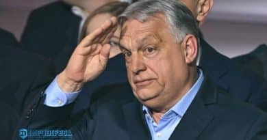 Péter Magyar festeggia la vittoria alle elezioni in Ungheria 2026 dopo la sconfitta di Viktor Orbán