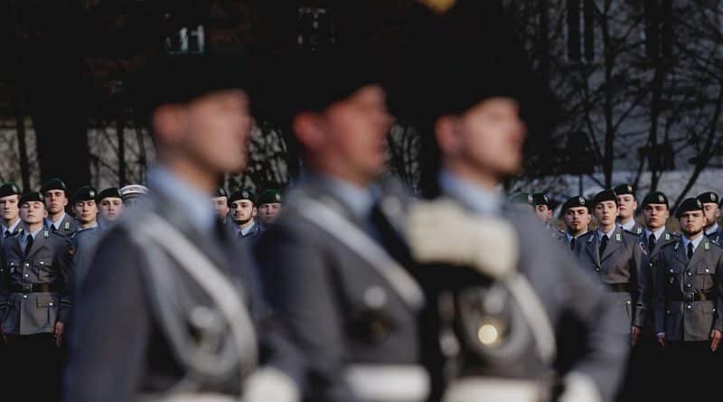 Soldati della Bundeswehr in Germania, immagine sul dibattito sulla nuova legge del servizio militare che prevede autorizzazione per soggiorni all’estero oltre tre mesi