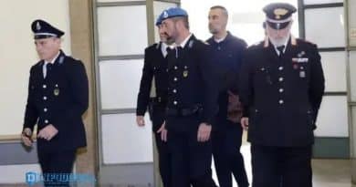 Udienza sull’omicidio di Abderrahim Mansouri a Milano, con i testimoni che accusano il poliziotto Carmelo Cinturrino