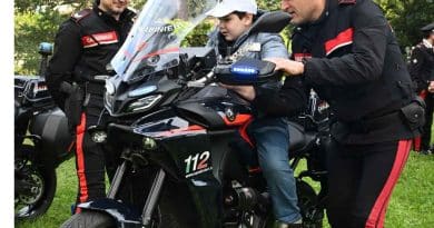 Il Comandante Generale dell’Arma dei Carabinieri, Gen. C.A. Salvatore Luongo, incontra ragazzi, famiglie ed educatori a Casale Renzi durante un evento dedicato ad autismo, inclusione e auguri di Pasqua