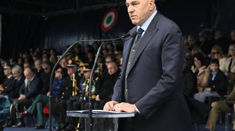 Cerimonia dell’Aeronautica Militare a Napoli sul lungomare Caracciolo con il giuramento dei 140 allievi del Corso Grifo VI durante il 103° anniversario della Forza Armata