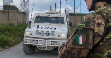 Mezzi del contingente italiano UNIFIL in Libano meridionale dopo l’episodio denunciato da Guido Crosetto, con colpi di avvertimento attribuiti alle IDF durante il tragitto da Shama verso Beirut