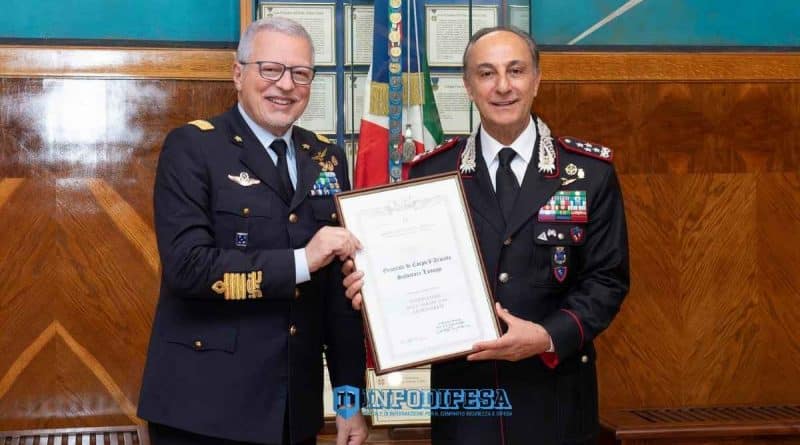 Il Generale Antonio Conserva conferisce al Generale Salvatore Luongo il brevetto di Osservatore dall’aeroplano ad honorem a Palazzo Aeronautica