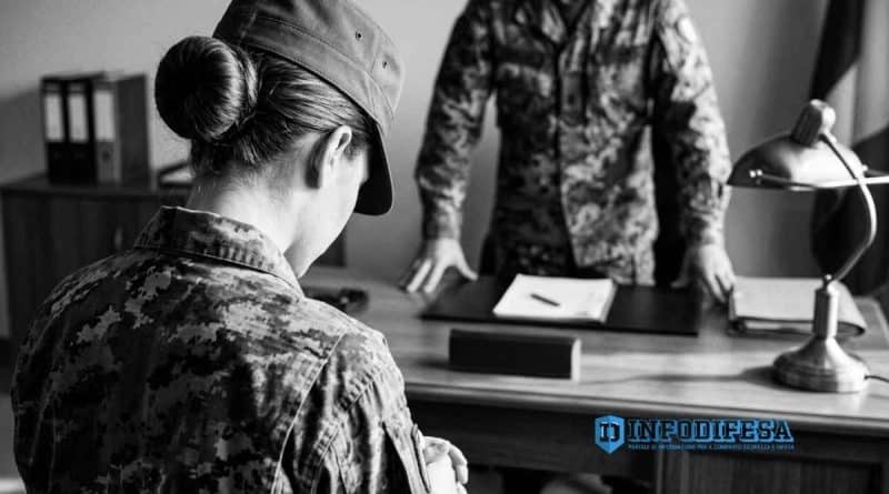 Capitana dell’Esercito durante una missione all’estero, caso di presunto sessismo con generale accusato dalla procura militare
