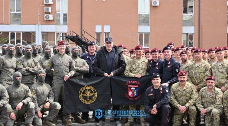 Il Ministro della Difesa Guido Crosetto incontra a Pisa il personale della Brigata Paracadutisti Folgore, del Tuscania e del GIS dei Carabinieri
