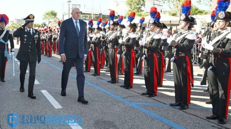 Il Ministro della Difesa Guido Crosetto al XXVI Raduno Nazionale dell’Associazione Nazionale Carabinieri a Rimini con le autorità e i radunisti sul lungomare