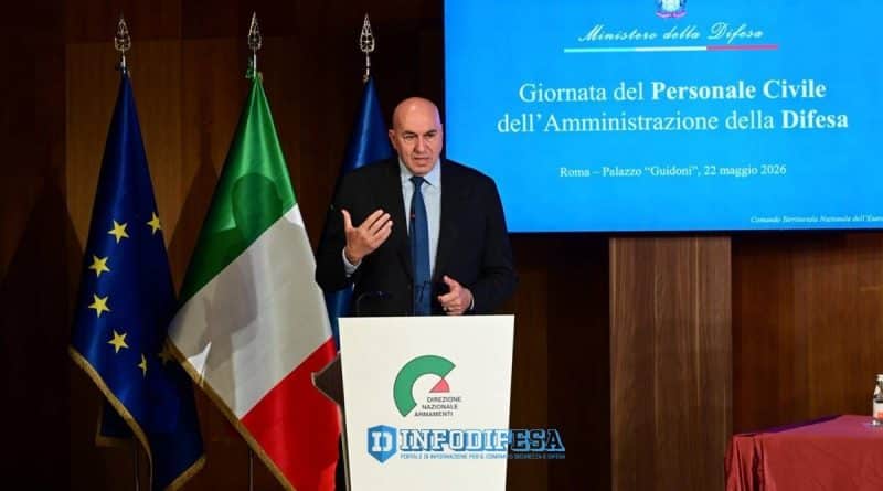Il ministro Guido Crosetto rende omaggio al personale civile della Difesa in occasione della Giornata del Personale Civile dell’Amministrazione della Difesa