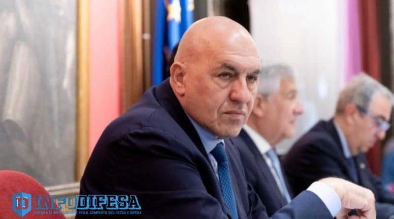 Il ministro della Difesa Guido Crosetto e il ministro degli Esteri Antonio Tajani durante l’audizione in Parlamento sul ripristino della libertà di navigazione nello Stretto di Hormuz.