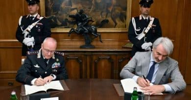 Firma dei tre protocolli d’intesa tra Arma dei Carabinieri e Difesa Servizi presso il Comando Generale dell’Arma, con il Gen. C.A. Andrea Taurelli Salimbeni e il Dott. Luca Andreoli