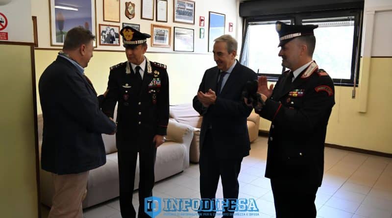 Il Generale Luongo in visita alla Stazione dei Carabinieri di Tor Bella Monaca nel giorno della memoria della Strage di Capaci, insieme a Maurizio Gasparri e alle istituzioni del Municipio VI di Roma