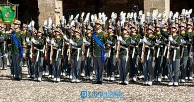 Cadetti della Guardia di Finanza durante il giuramento solenne a Bergamo in Piazza della Cittadella, davanti ad autorità civili e militari