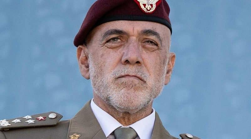 Nuova tuta mimetica dell’Esercito italiano con tonalità grigie pensata per combattimenti urbani e in tunnel, nel quadro della trasformazione con droni e stampanti 3D ai reparti