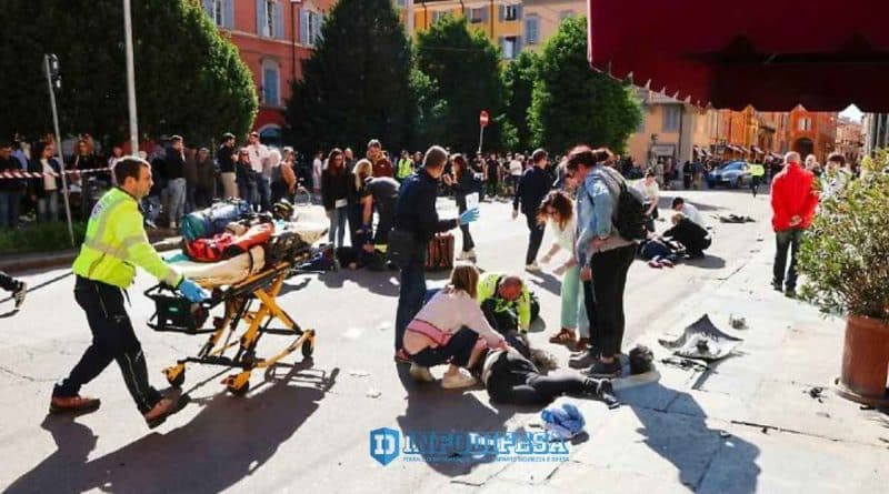 Ufficiale incursore del 9° Reggimento Col Moschin interviene a Modena per soccorrere una donna ferita dopo l’auto sulla folla in via Emilia Centro
