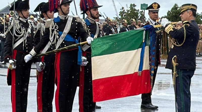 La Bandiera di Guerra dell’Arma dei Carabinieri insignita della massima onorificenza della Guardia Nazionale Repubblicana portoghese a Porto