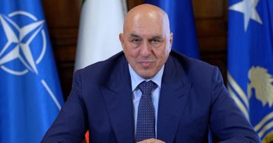 Il ministro della Difesa Guido Crosetto interviene agli imprenditori di Confindustria Toscana Centro e Costa parlando di cyberattacchi, droni, sicurezza nazionale e rischi per economia e imprese italiane.